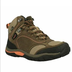 Clarks Intour Route GTX Women’s Boots (size 8 US, 5.5 UK)